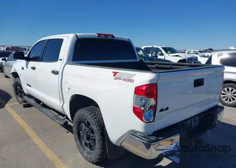 2016 Toyota Tundra Sr5 5.7L V8 z USA, uszkodzony, nr VIN 5TFDW5F11GX556199